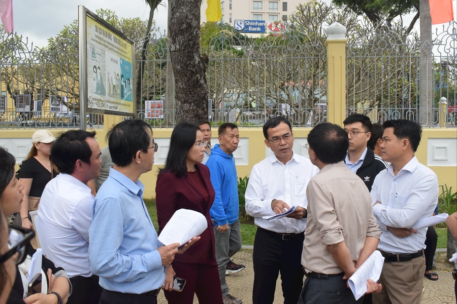 Kiểm tra thực tế công tác quản lý quy hoạch quảng cáo trên địa bàn thành phố