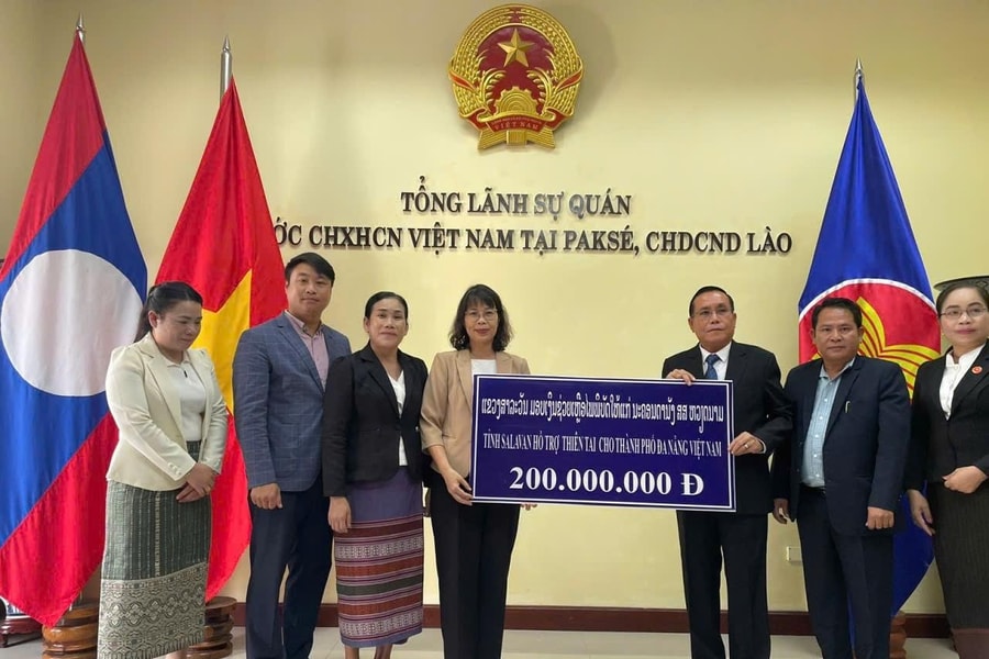 Southern provinces in Laos support Da Nang with VND700 million for flood recovery