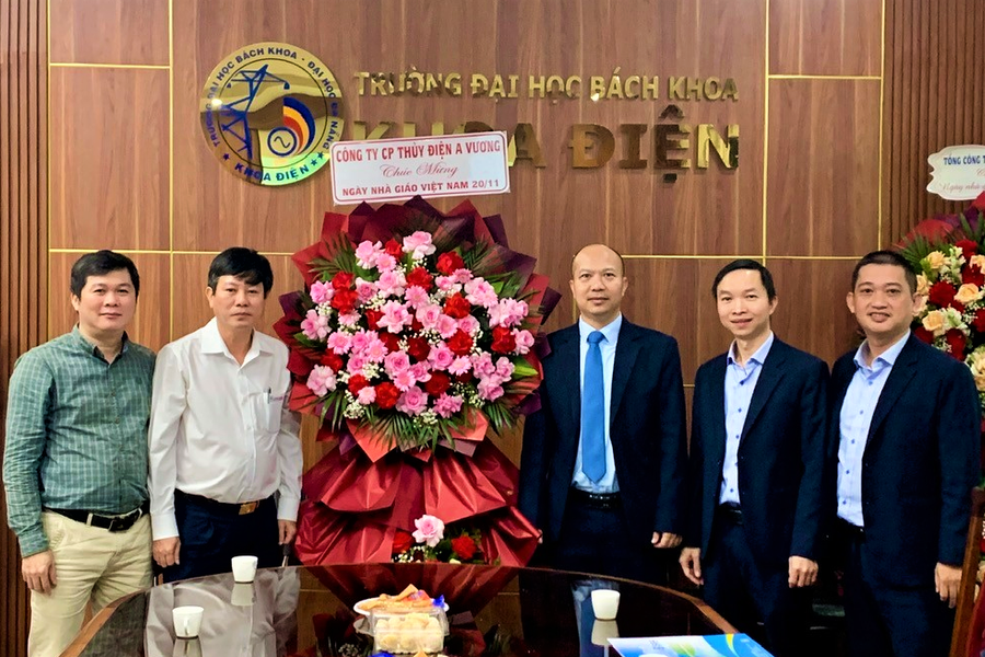 Công ty Cổ phần Thủy điện A Vương thăm, chúc mừng ngày Nhà giáo Việt Nam 20/11