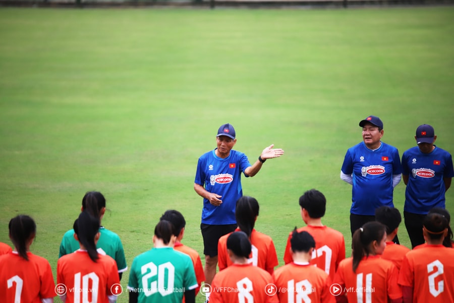 Đội tuyển nữ Việt Nam tập huấn trước thềm SEA Games 33