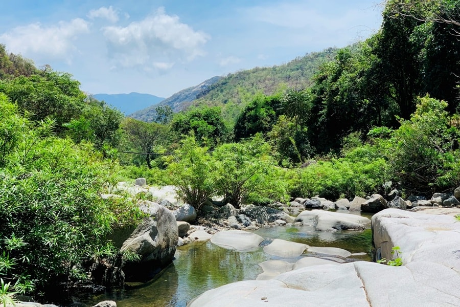 Suối Lồ Ồ Ninh Thuận: Kinh nghiệm khám phá dòng suối hoang sơ