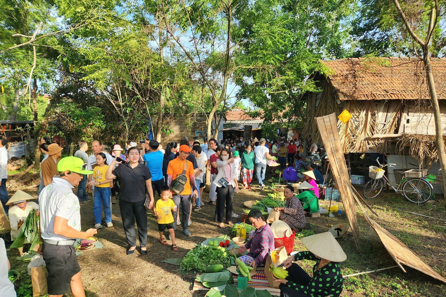 Local markets - Ideal places to discover authentic identity and culinary delights