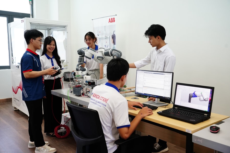 Xây dựng hệ sinh thái công nghệ trong trường đại học