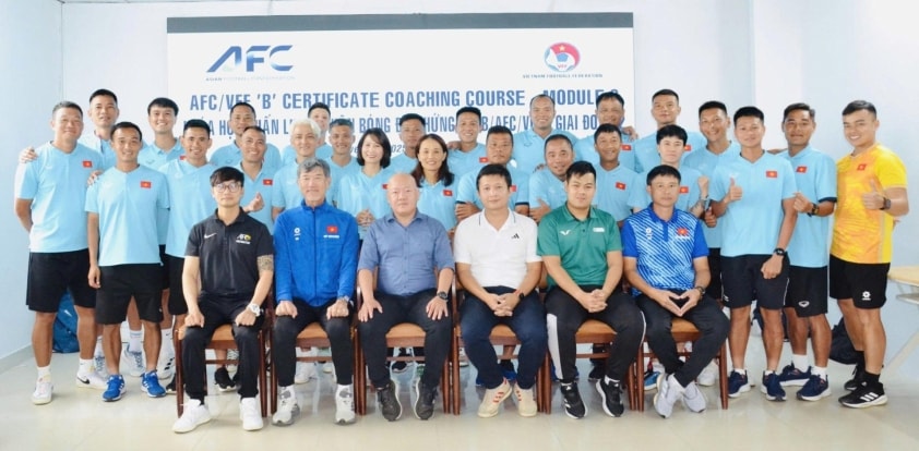Lê Công Vinh hoàn tất bằng HLV hạng B, sẵn sàng chương mới