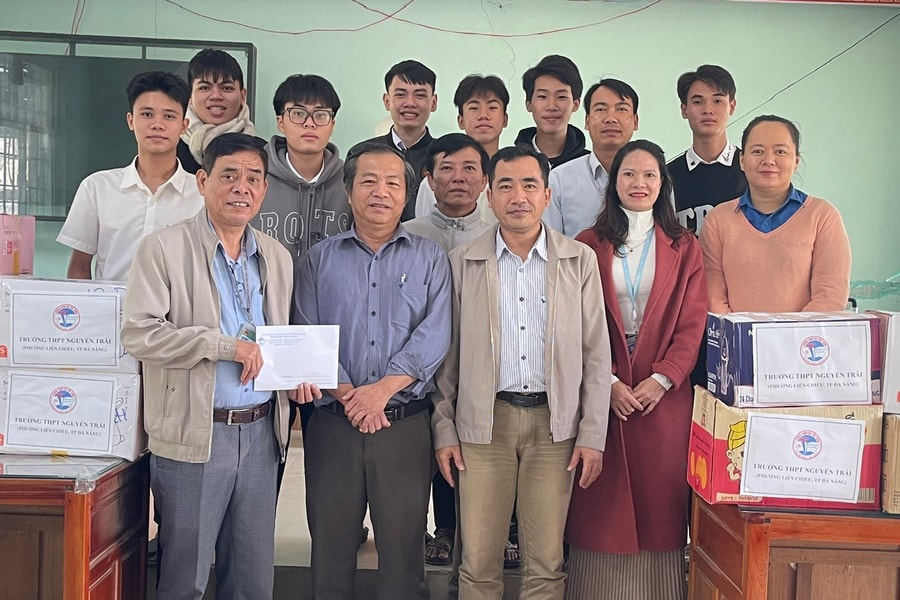 Hỗ trợ học sinh các trường khắc phục hậu quả sau lũ