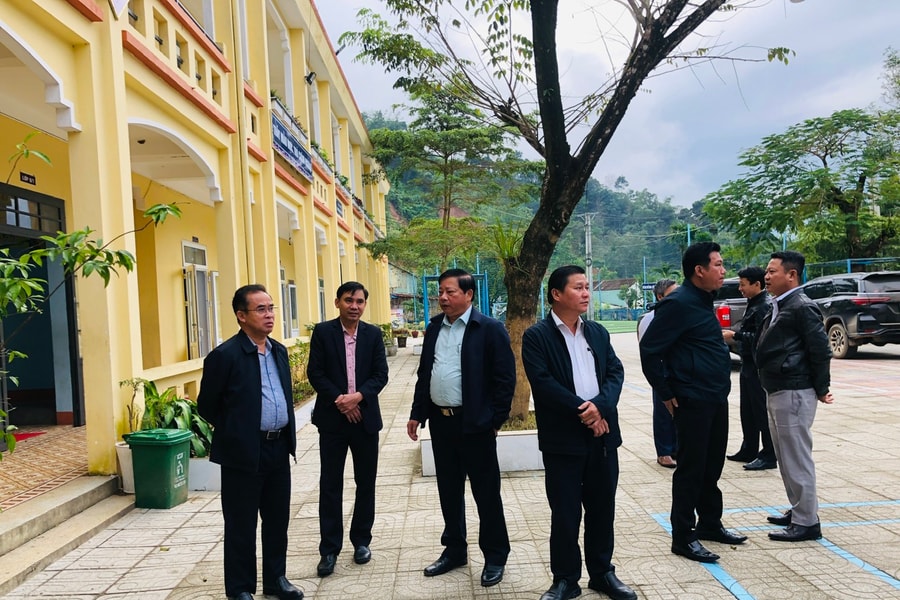 Phó Chủ tịch UBND thành phố Đà Nẵng Trần Anh Tuấn làm việc với các xã vùng cao