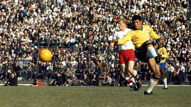 Garrincha 1962: Người hùng chân dị biệt gánh Brazil vô địch