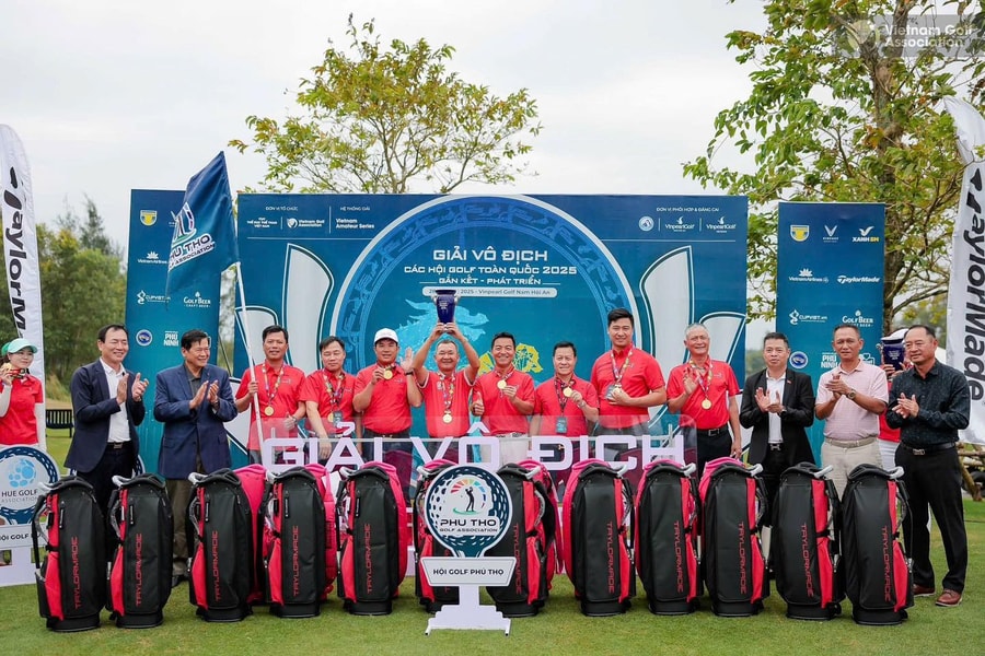 Giải golf quyên góp 500 triệu đồng ủng hộ người dân vùng lũ