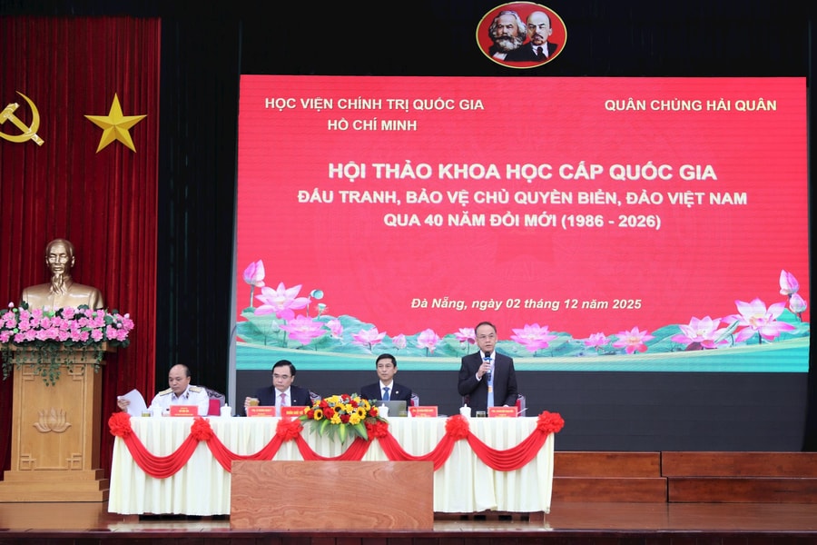 Hội thảo khoa học "Đấu tranh, bảo vệ chủ quyền biển, đảo Việt Nam qua 40 năm đổi mới"