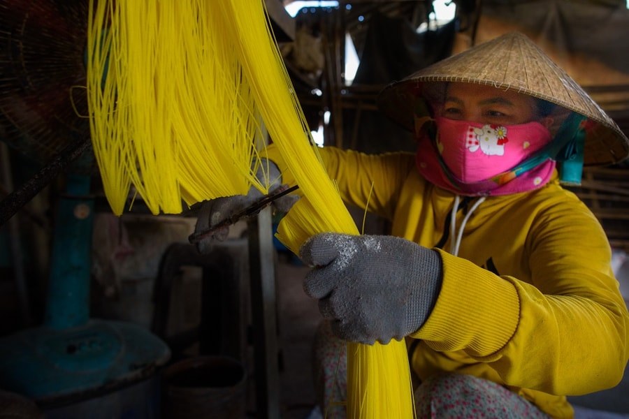 Nghề làm bún, mì khô thủ công truyền thống