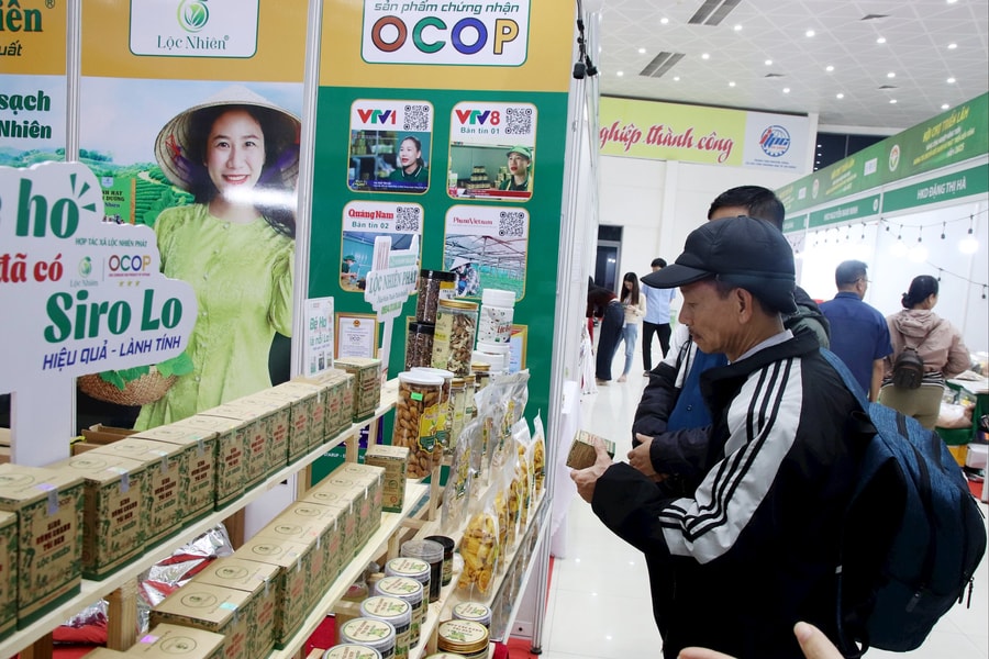 200 gian hàng triển lãm hàng công nghiệp nông thôn tiêu biểu