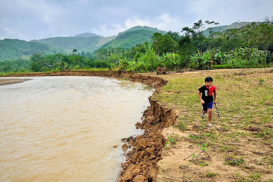 Cấp bách đầu tư kè chống sạt lở bờ sông Pho