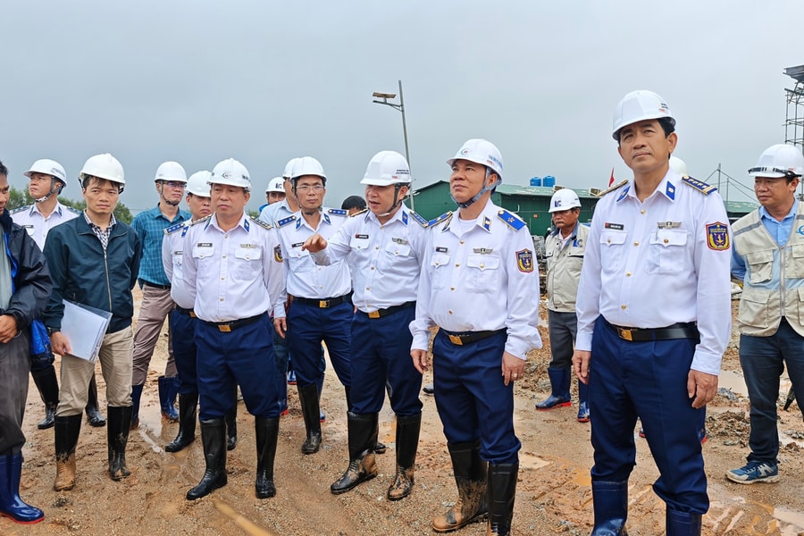 Phó Tư lệnh Cảnh sát biển Việt Nam kiểm tra dự án di chuyển sở chỉ huy Vùng Cảnh sát biển 2