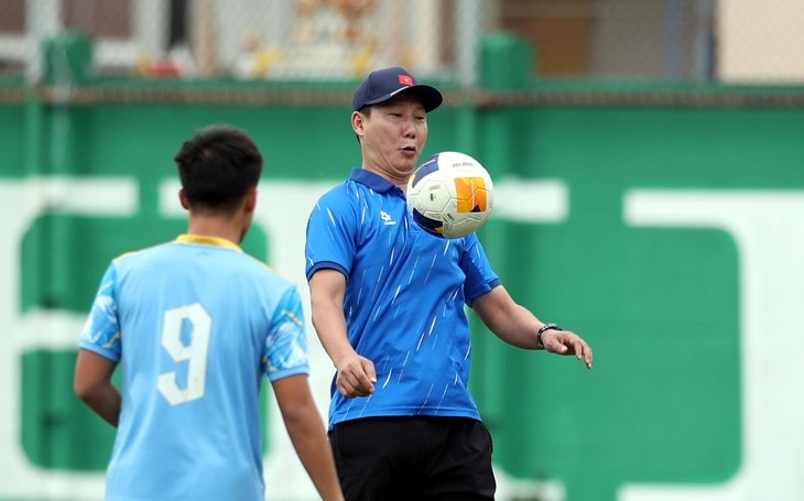 U22 Việt Nam nghỉ ngơi, HLV Kim Sang Sik chuẩn bị 'bài tủ' đấu Malaysia