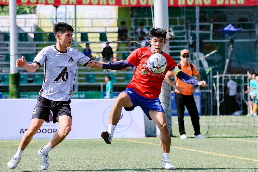 Ủng hộ gần 300 triệu đồng từ giải bóng đá chung tay vì miền Trung