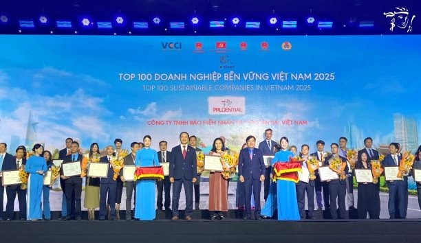 Prudential Việt Nam được vinh danh Top 100 Doanh nghiệp Phát triển Bền vững và Top 50 Doanh nghiệp Xuất sắc Việt Nam 2025