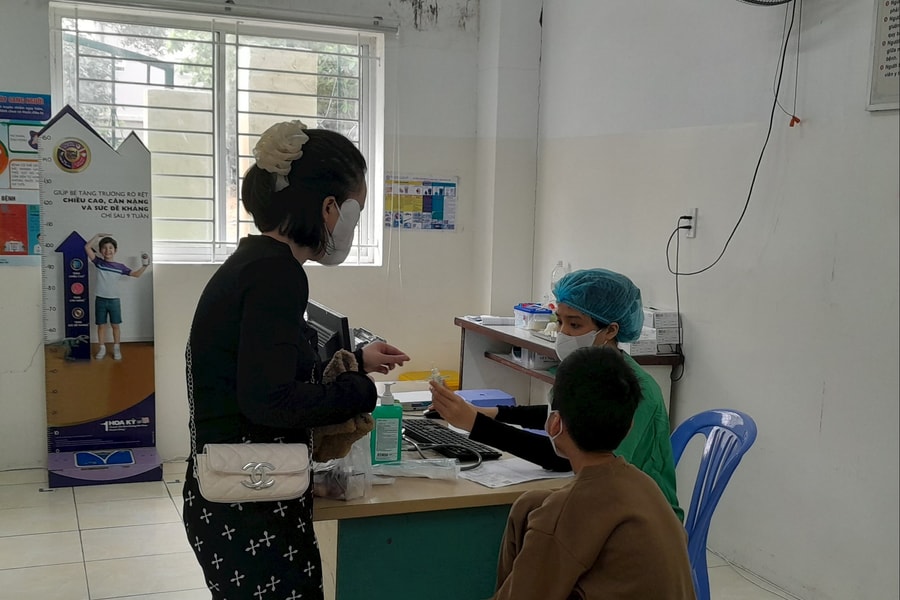 Cẩn trọng khi chăm sóc trẻ mắc sốt xuất huyết tại nhà