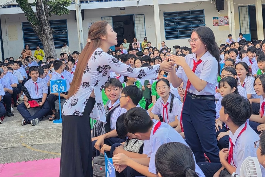 Mang bài chòi, dân ca vào học đường