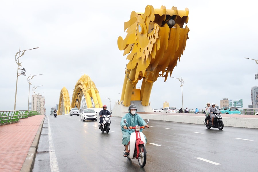 Đà Nẵng trở rét và mưa, gió mạnh trên biển