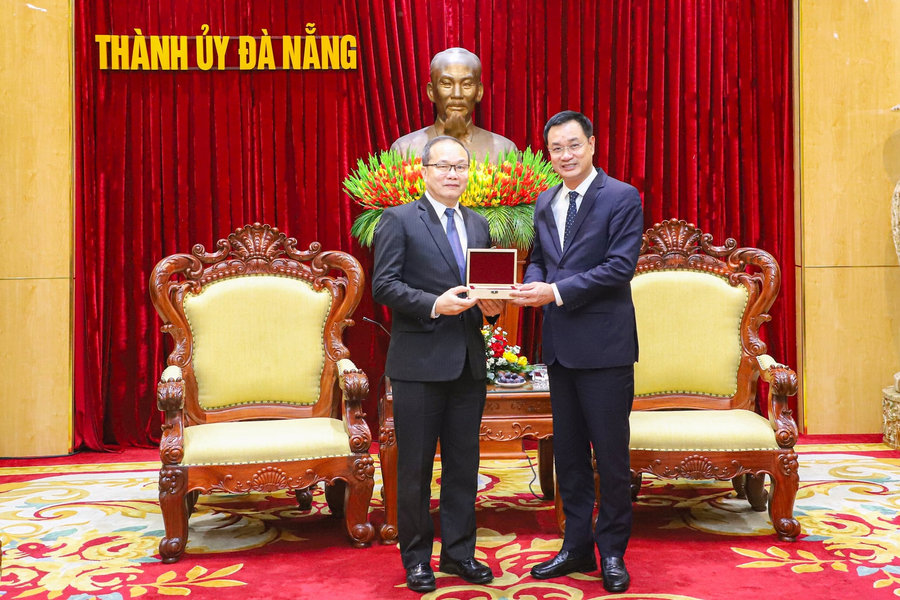 Outgoing Lao ambassador bids farewell to Da Nang leaders