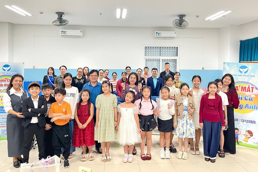 Ra mắt Đội ca Vàng Anh