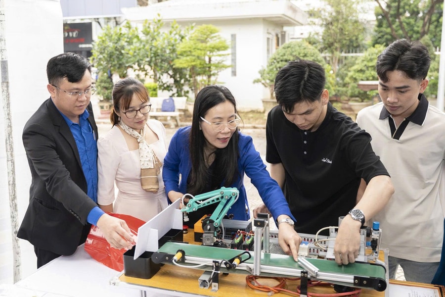 Thắp lửa khởi nghiệp trong thanh niên