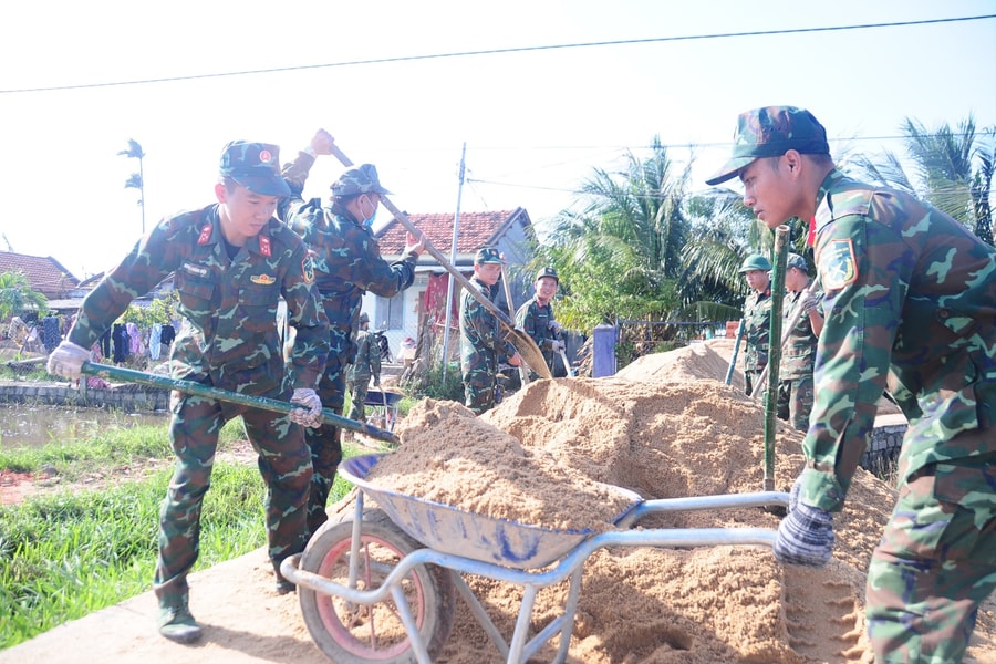 Thần tốc xây nhà cho dân vùng lũ - Kỳ 2: Cuộc hành quân từ mệnh lệnh trái tim