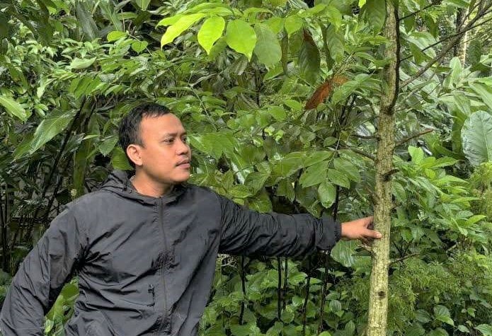 Trưởng thôn Cơ Tu làm gương trồng rừng gỗ lớn