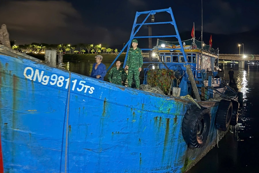 Đồn Biên phòng Sơn Trà xử phạt nhiều tàu cá vi phạm IUU