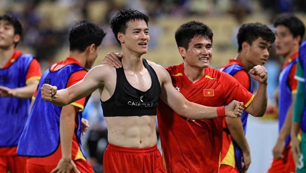 Kim Sang-sik và 'liệu pháp tâm lý' giúp U22 Việt Nam hạ Thái Lan