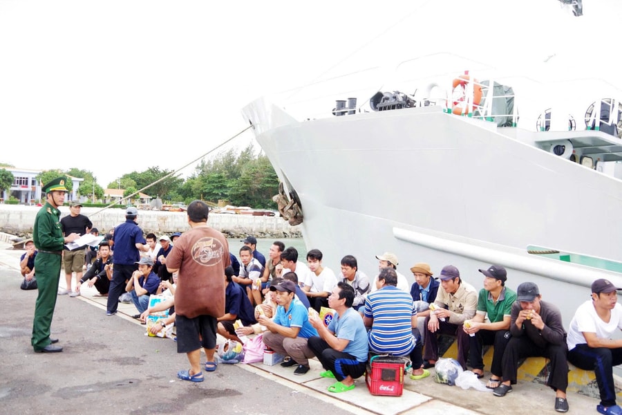 52 ngư dân Đà Nẵng gặp nạn trên vùng biển Trường Sa được đưa về bờ an toàn