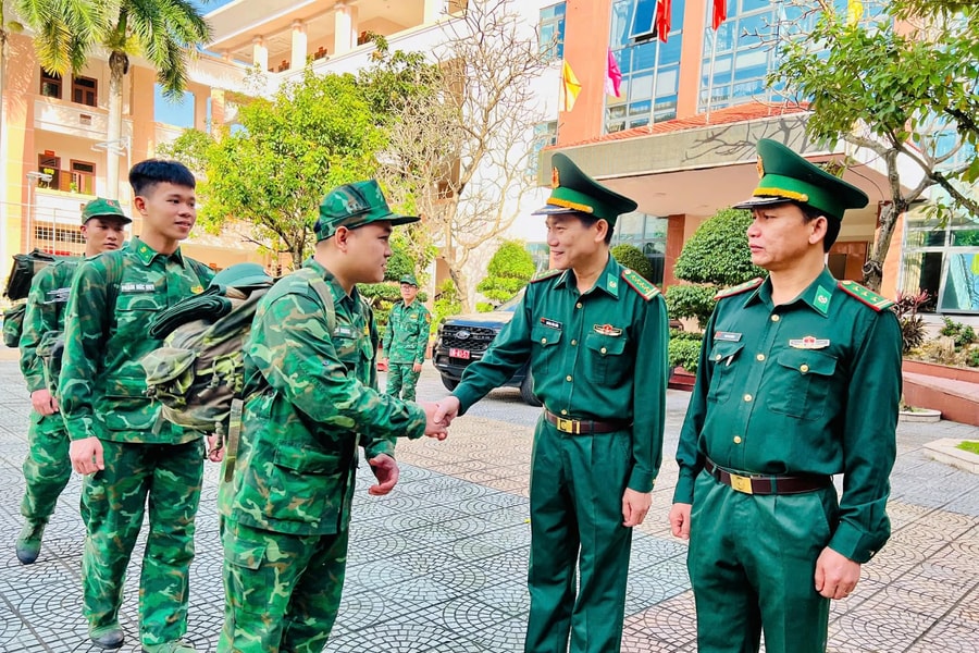 Bộ đội Biên phòng Đà Nẵng hỗ trợ xây dựng 5 căn nhà mới cho đồng bào Cơ Tu xã Tây Giang