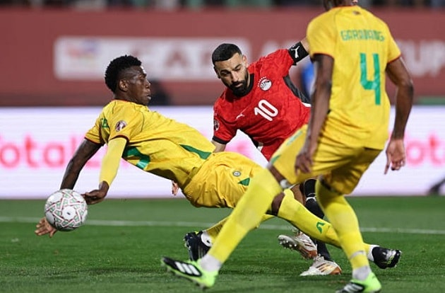 Ai Cập 2-1 Zimbabwe: Mohamed Salah cứu rỗi Những vị Pharaoh