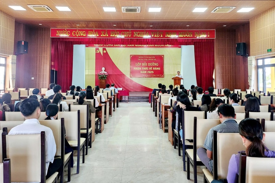 Bồi dưỡng nhận thức về Đảng cho 80 quần chúng ưu tú