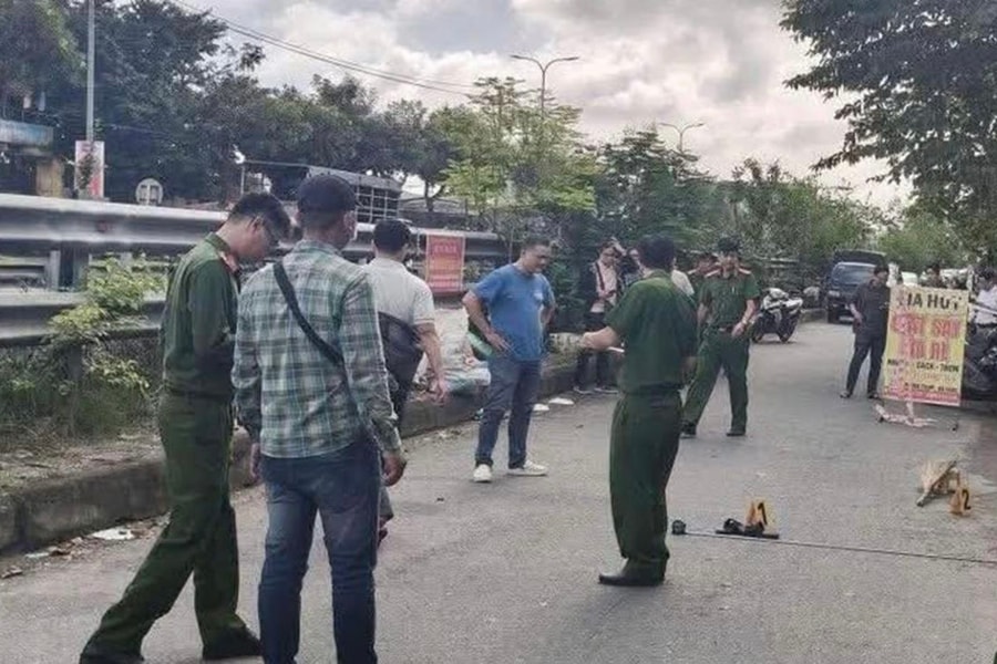 Bắt được nghi can dùng kéo đâm vợ giữa đường