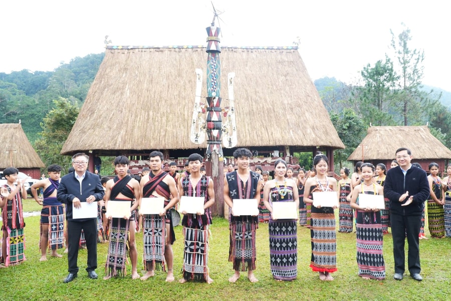 Thế hệ trẻ chạm tay vào di sản