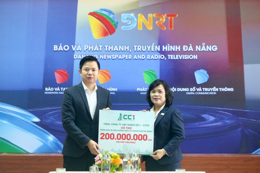 Báo và phát thanh, truyền hình Đà Nẵng tiếp nhận 200 triệu đồng hỗ trợ người dân thiệt hại do mưa lũ