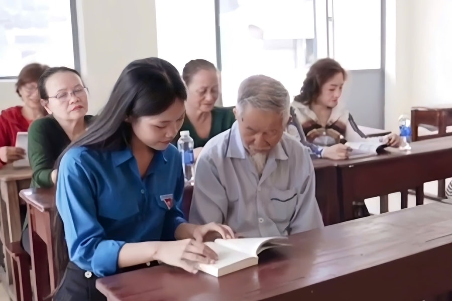 Nữ sinh Đà Nẵng lan tỏa giá trị âm nhạc dân gian Cơ tu