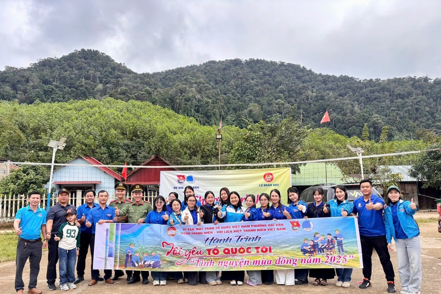 Mang “Xuân biên giới, Tết yêu thương” đến Tây Giang