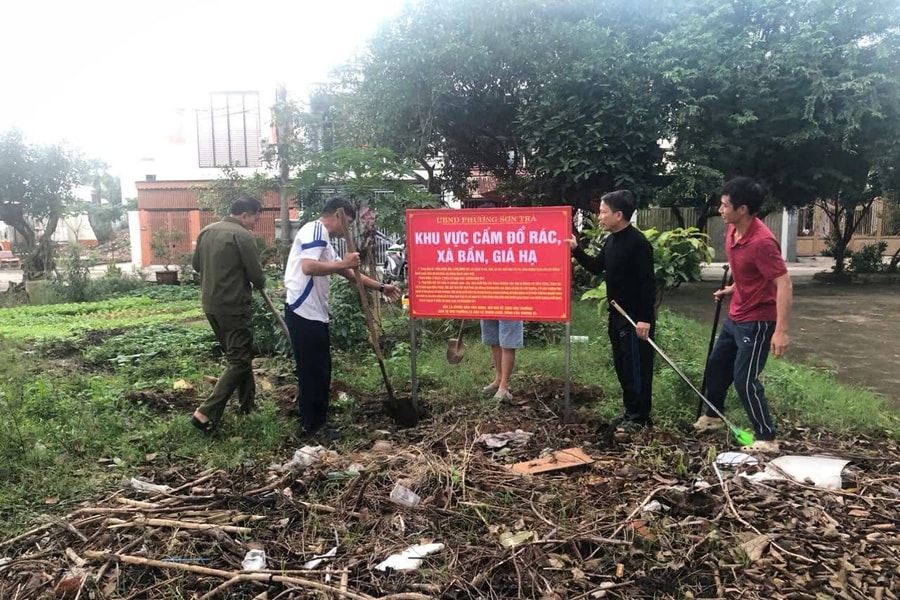 Phường Sơn Trà ra quân dọn vệ sinh môi trường