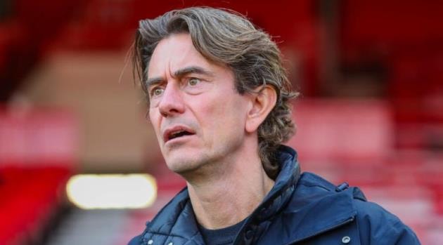 Thomas Frank đối mặt 'đoạn đầu đài' tại Selhurst Park