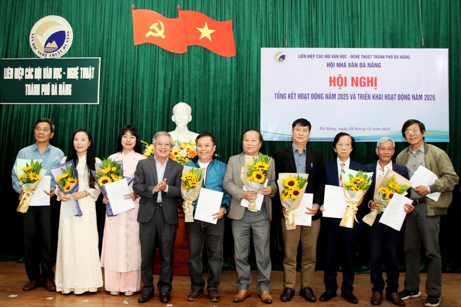 Hội Nhà văn thành phố kết nạp 8 hội viên mới