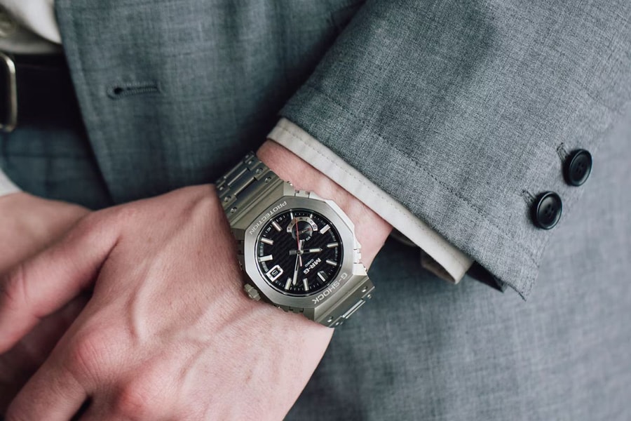 Casio sắp ra mắt đồng hồ G-Shock MRG-B2100D vỏ titanium với mặt số xanh