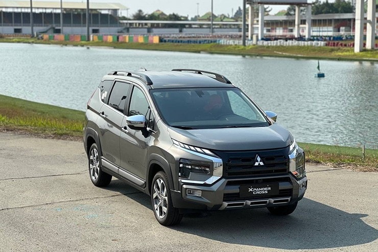 Giá lăn bánh Mitsubishi Xpander Cross 2025 tháng 12