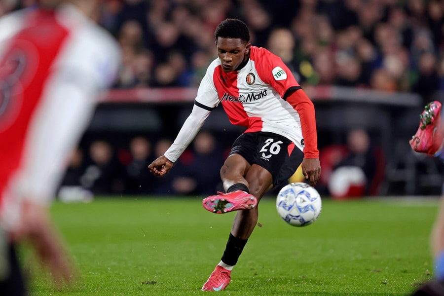 Arsenal nhắm chiêu mộ "Jurrien Timber mới" Givairo Read nhằm phá kế hoạch của Man City