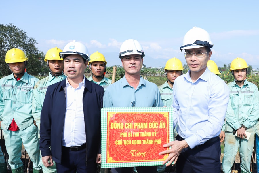 Chủ tịch UBND thành phố Đà Nẵng kiểm tra tiến độ các dự án trọng điểm về giao thông