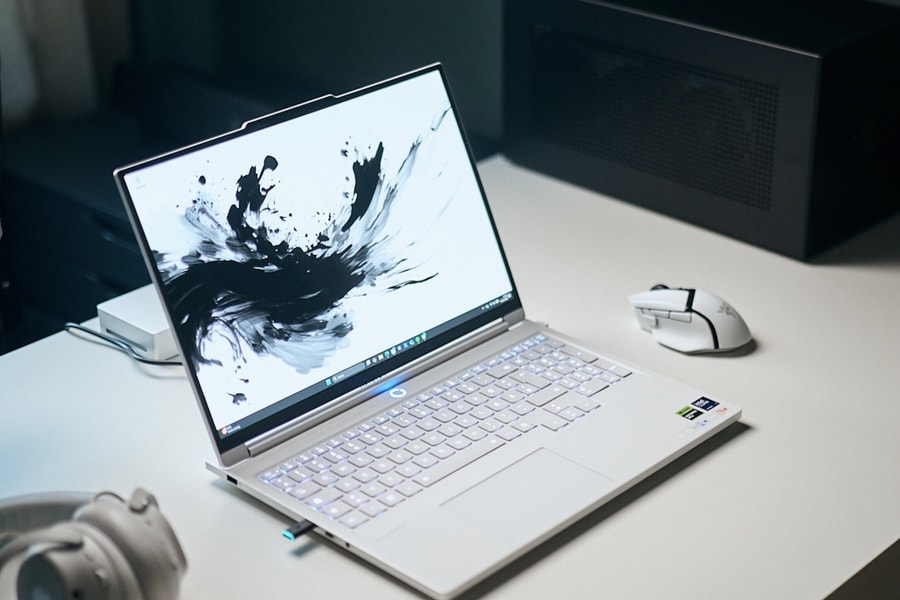 Lenovo Legion 7i giảm mạnh 570 USD: Laptop gaming RTX 5060 kèm màn hình OLED 2.5K