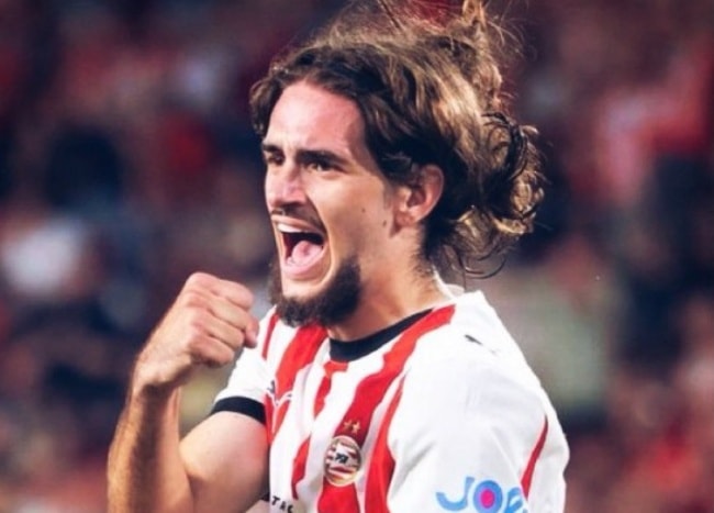 Yarek Gasiorowski: "Hòn đá tảng" khiến Anfield sụp đổ lọt tầm ngắm Liverpool