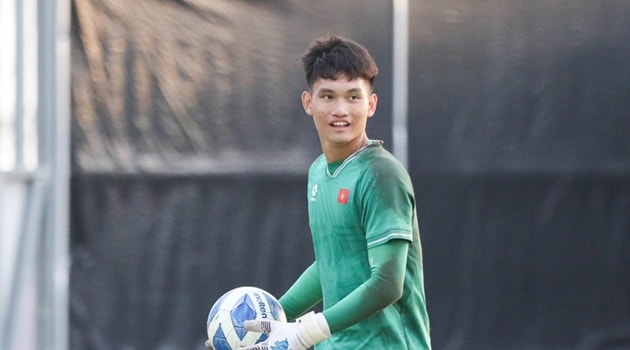 Thủ môn Đình Hải bay xuyên đêm hội quân cùng U23 Việt Nam tại Ả Rập Xê Út