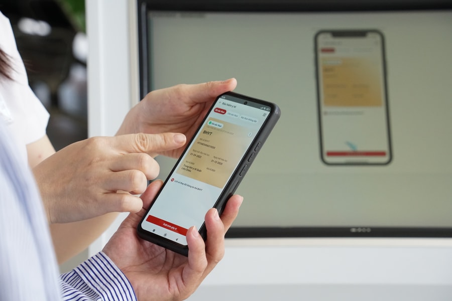 Sổ sức khỏe điện tử trên VNeID chính thức thay thế sổ giấy